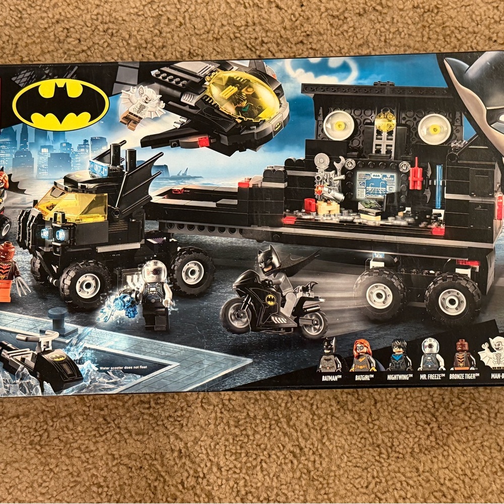 LEGO Super Heroes Batman Mobile Base Trailer 76160
Never opend- Black and Yellow